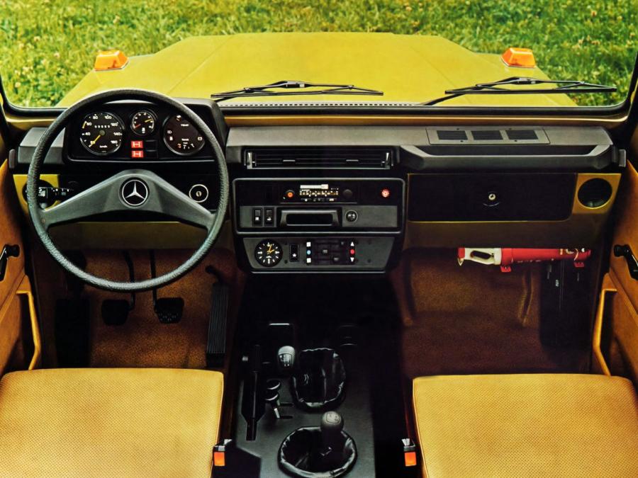 Торпедо Mercedes-Benz 230 G Cabrio (W460) 1979 года  (фото 5 из 17)